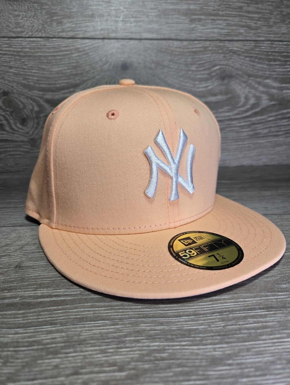 New Era New York Yankees Peach Classic Edition 59Fifty Fitted Cap Size 7 1/4 NEW